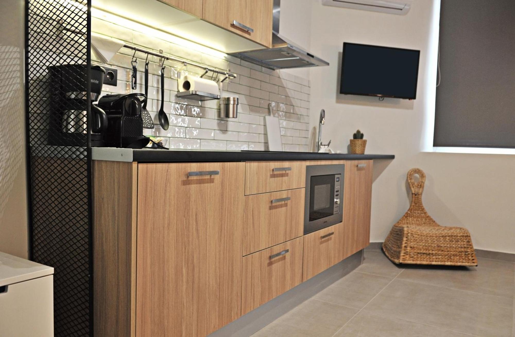The Athenians Modern Apartments Номер фото